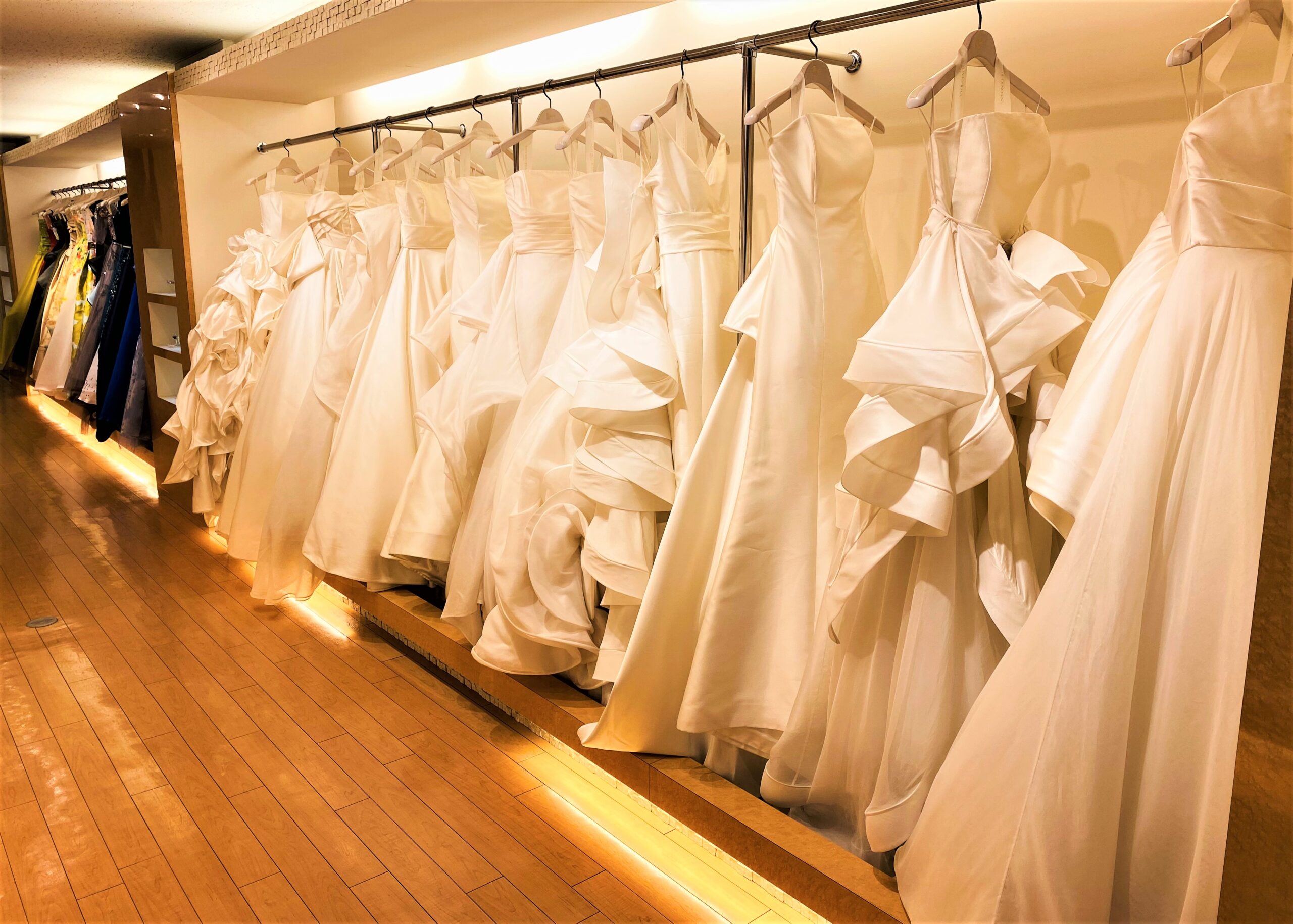 白ドレス色ドレス