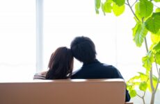 寄り添う夫婦